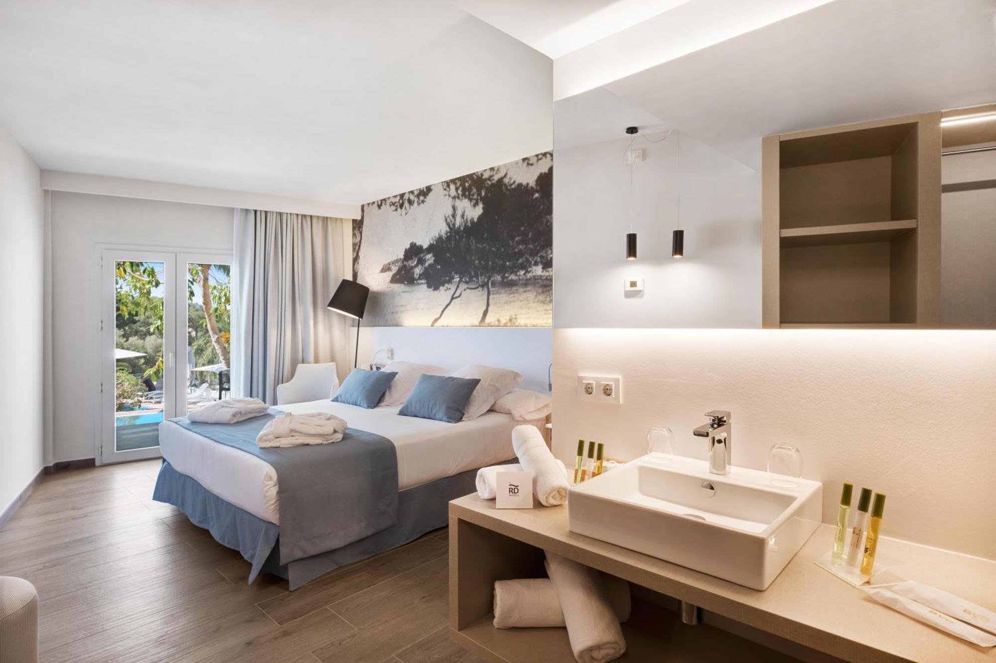 Gold Level  Double Room Swim up - Adults Only (+16),1742612474:JPEG